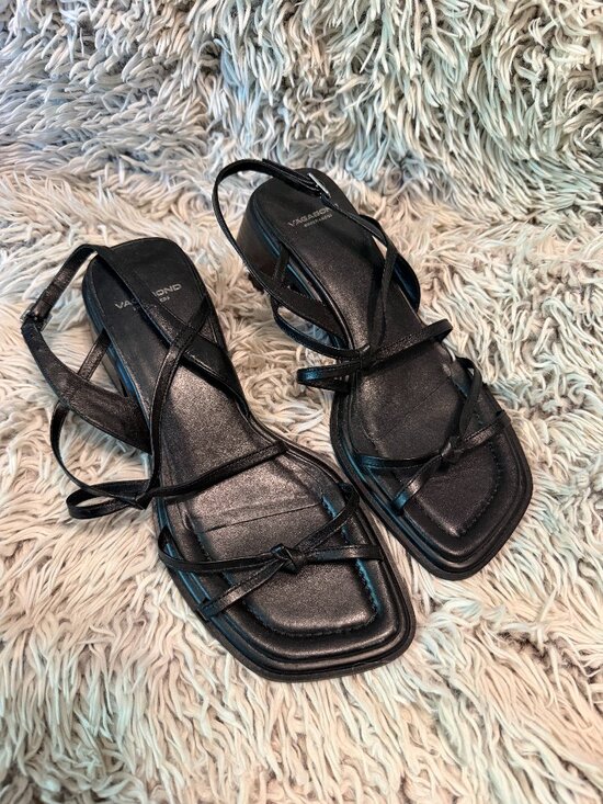 Vagabond Shoes - Gently Worn Vagabond Sandals Slipons Black Size 9/39